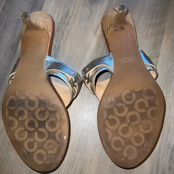 Elegant Gold Women's Sandals - Picture 2 of 2